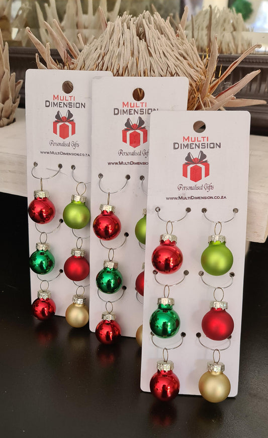 Mini baubles to mark your glass